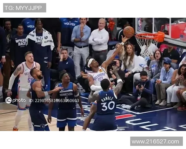 森林狼与雄鹿激战正酣NBA赛季精彩对决引发球迷热议